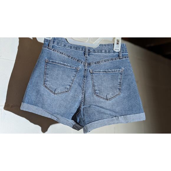 No Boundaries Stretch Denim Jean Mom Shorts High Waisted Cuffed Hem Blue Wash 7 - Picture 3 of 4